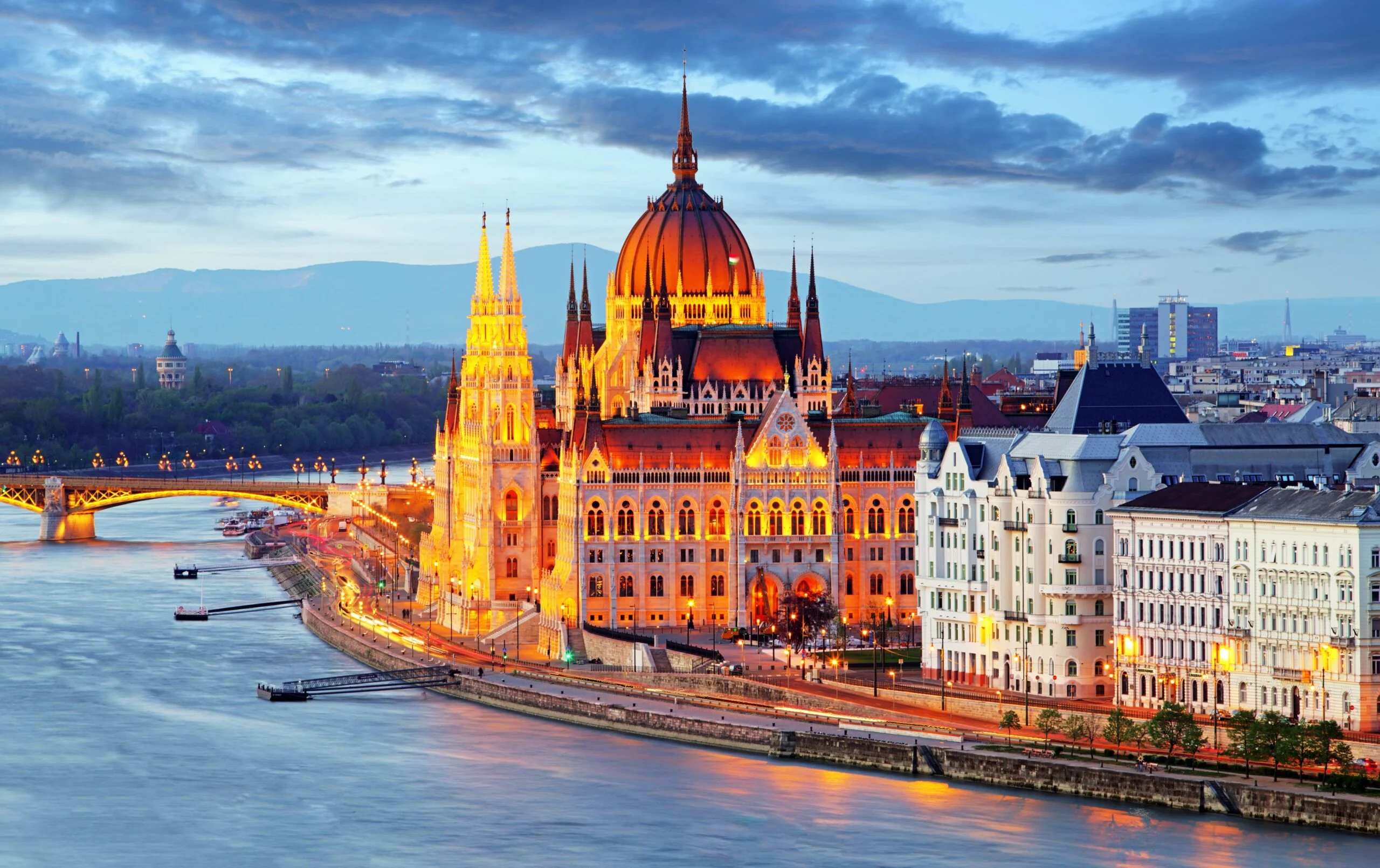 Hungary تأشيرة المجر السياحية من دبي
