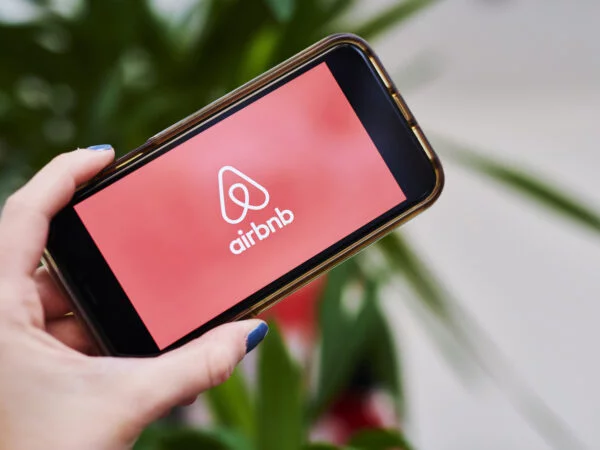 Airbnb best international travel apps for travelers from UAE - Airbnb