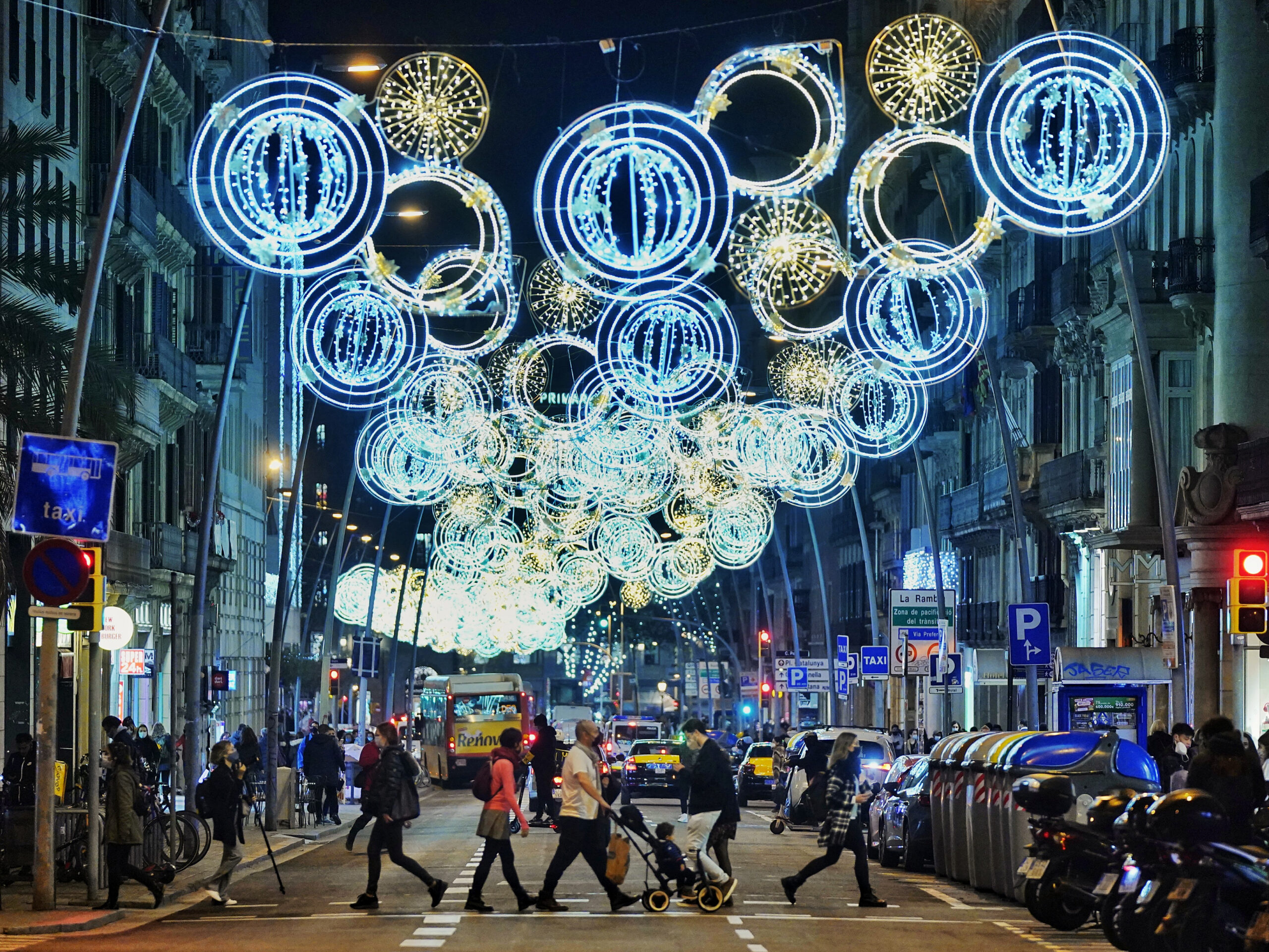 عطلات عيد الميلاد من دبي - برشلونة، إسبانيا