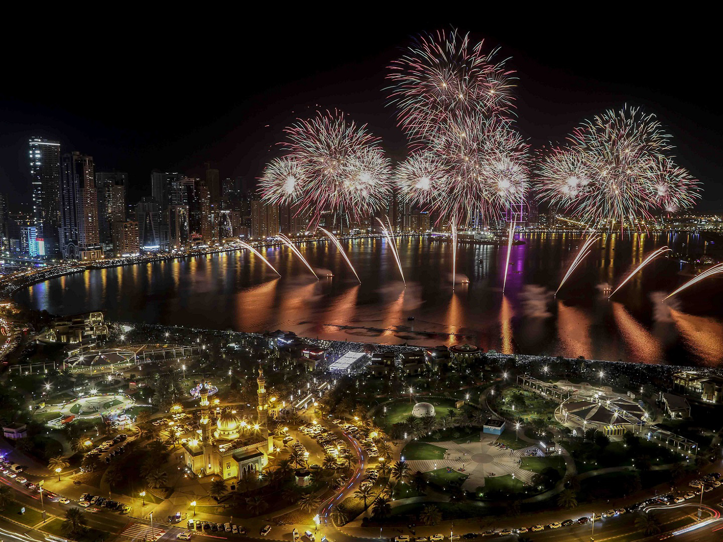أين تشاهد الألعاب النارية لليوم الوطني 2023 في الإمارات : الشارقة