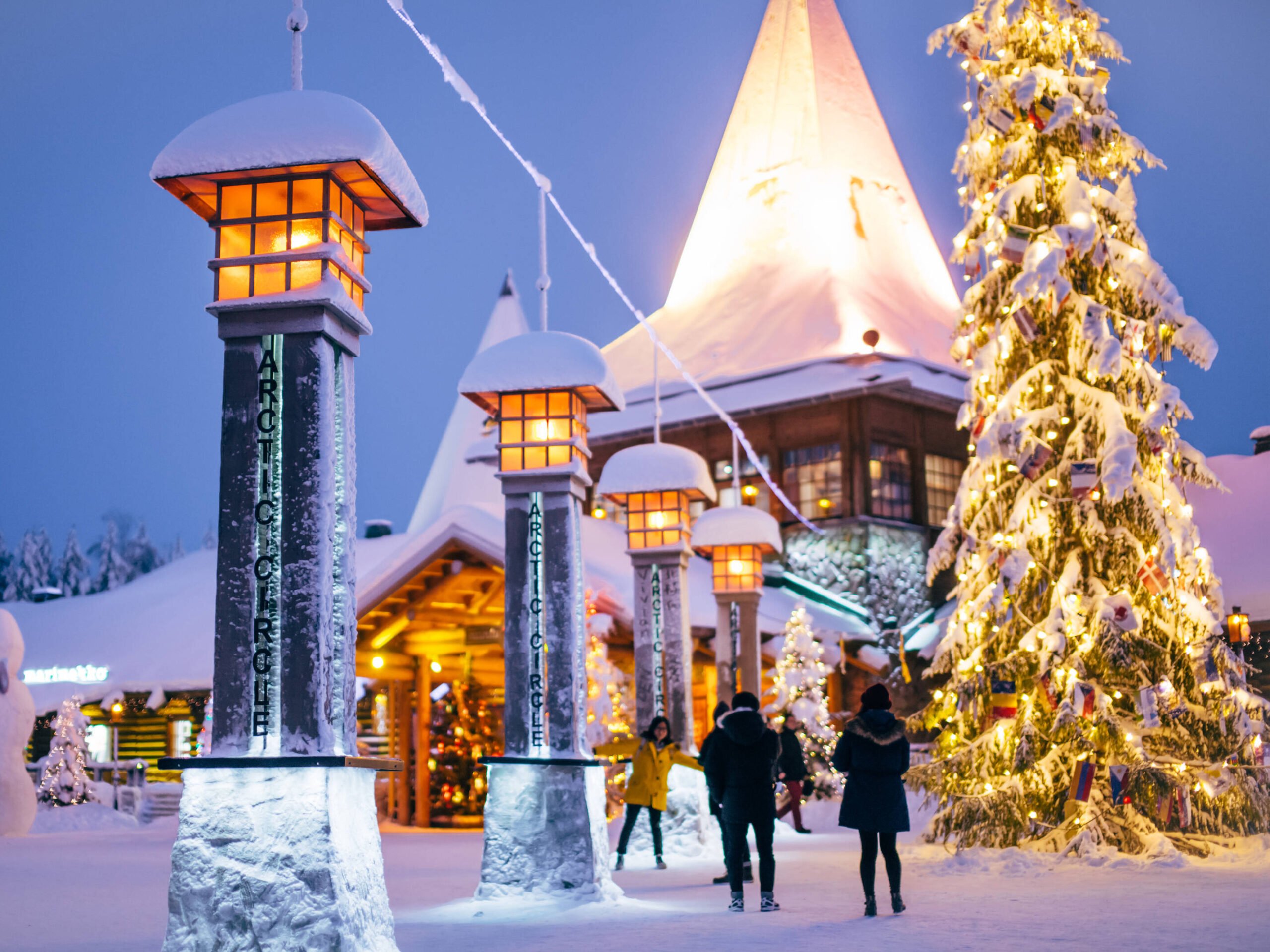 crossing-arctic-circle-santa-claus-village-rovaniemi-lapland-finland_Visit Rovaniemi عطلات عيد الميلاد من دبي
