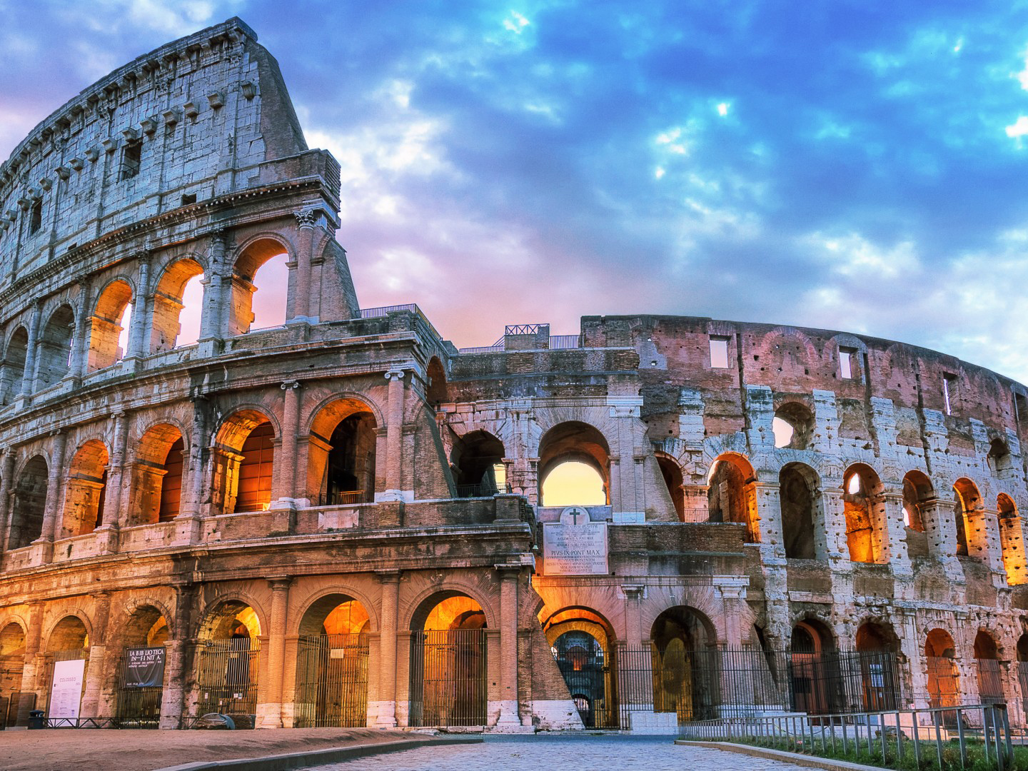 أشهر المعالم السياحية في إيطاليا - الكولوسيوم في روما