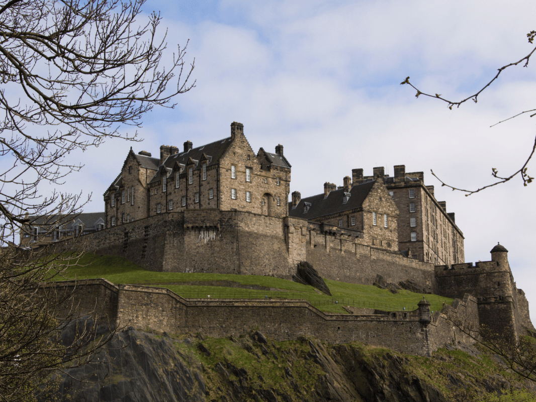 Must-see attractions in UK - Edinburgh Castle
