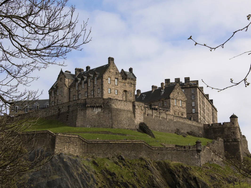 Edinburgh Castle Must-see attractions in UK - Edinburgh Castle