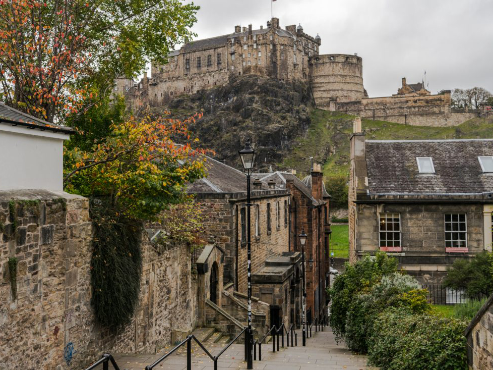 Top 5 destinations in UK - Edinburgh