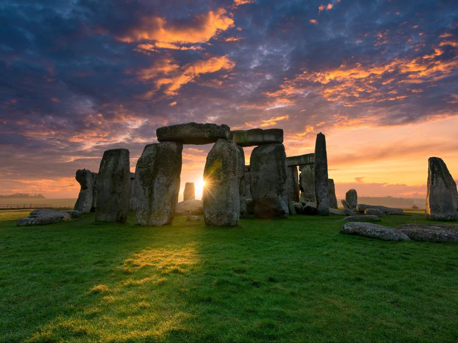 Must-see attractions in UK - Stonehenge