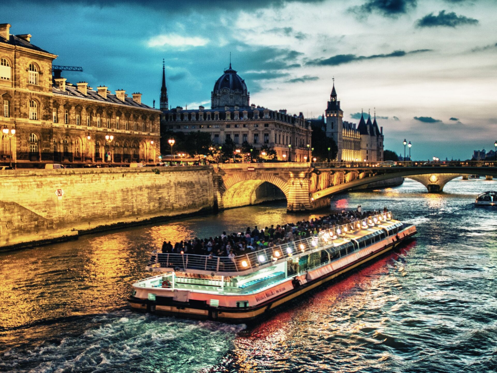 Things to do in Paris - Take a leisurely stroll along the seine river