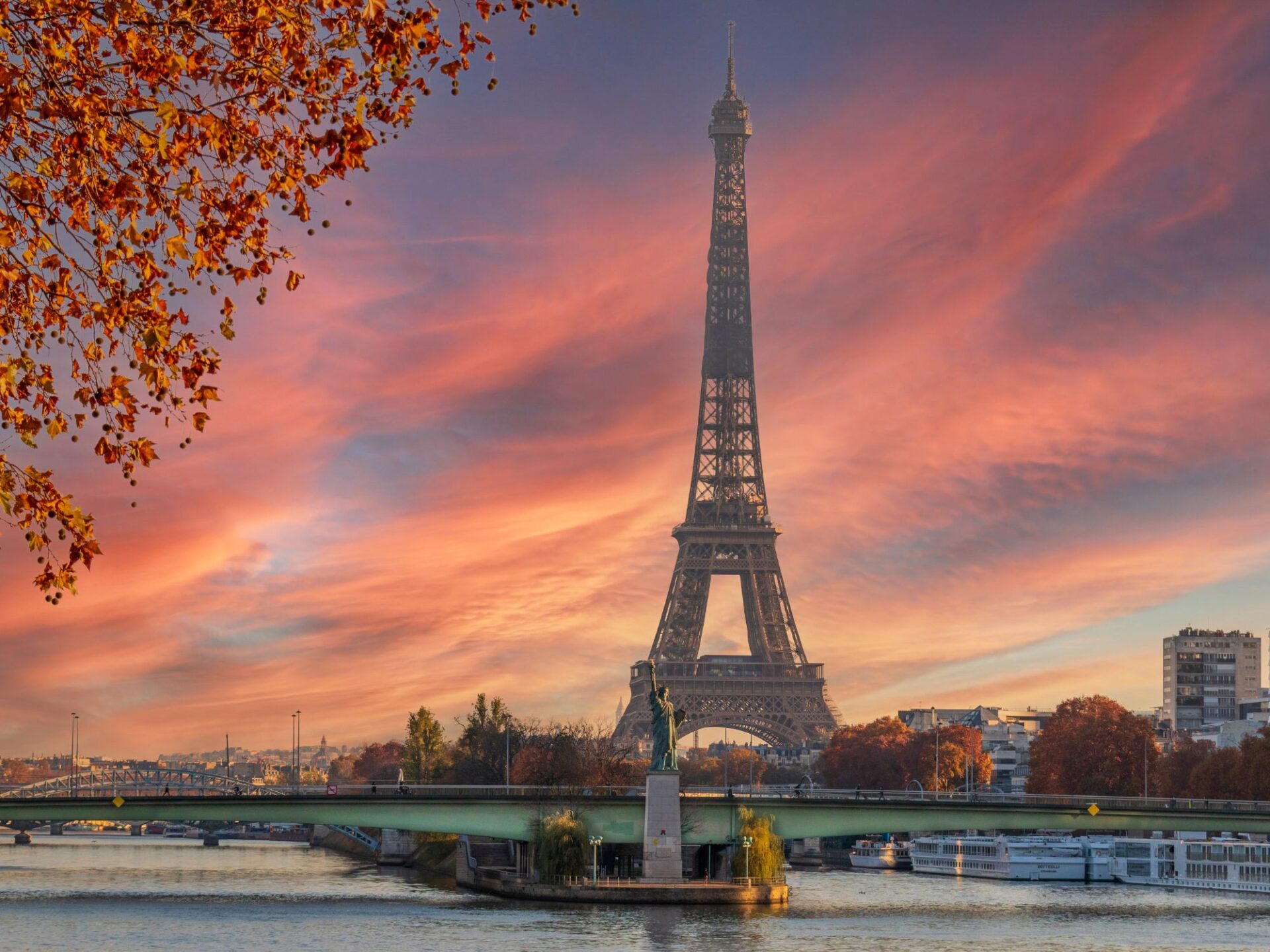 Things to do in Paris - Visit the iconic landmarks
