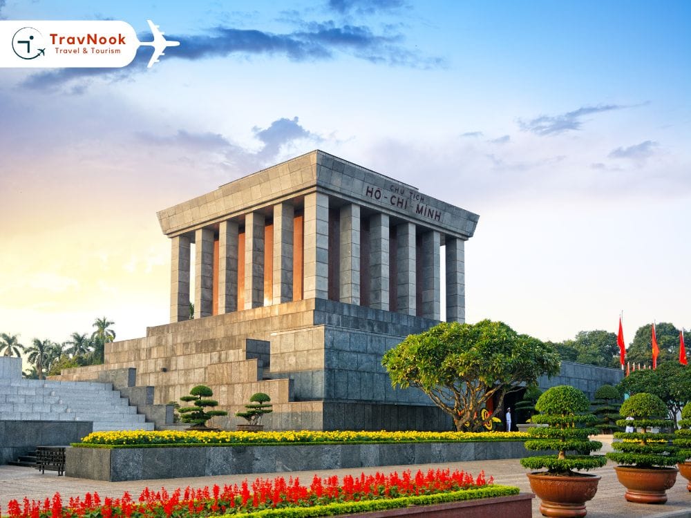 Ho Chi Minh Mausoleum السياحة في فيتنام