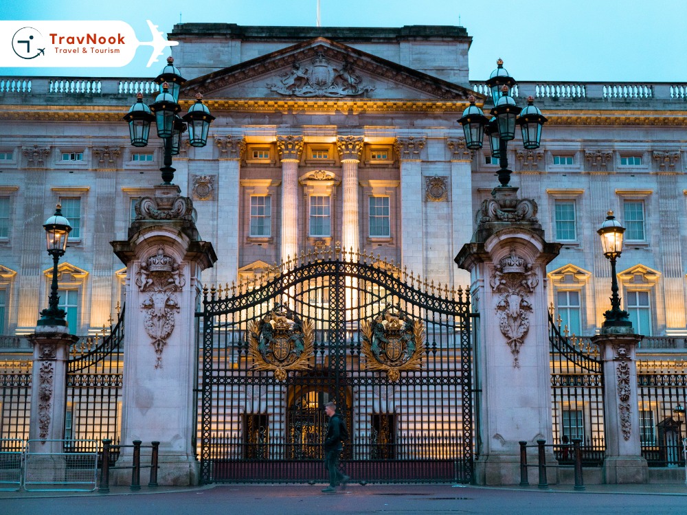 Must-See Attractions in London – Buckingham Palace Must-See Attractions in London - Buckingham Palace