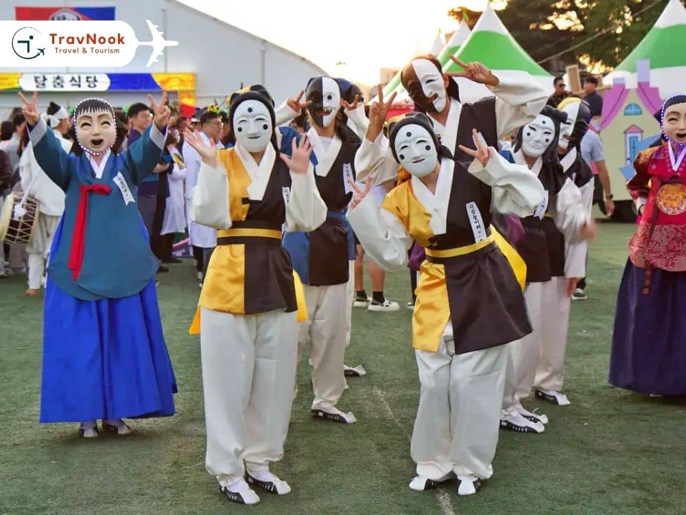 مهرجان أندونغ الدولي لرقص الأقنعة